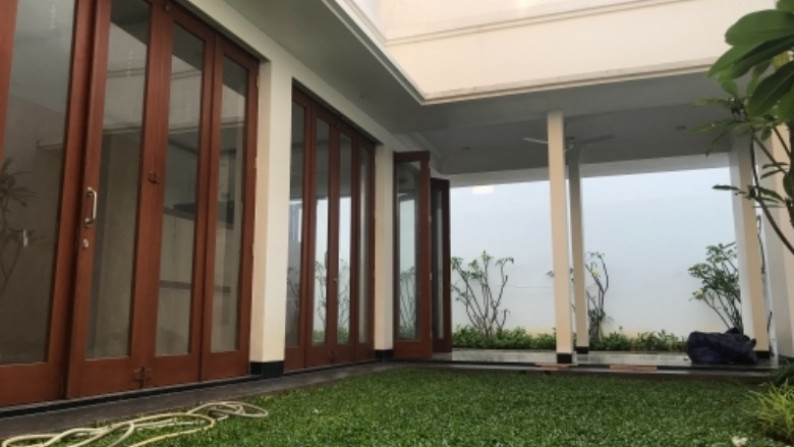 Rumah Semi Furnished di Pondok Indah, Jakarta Selatan