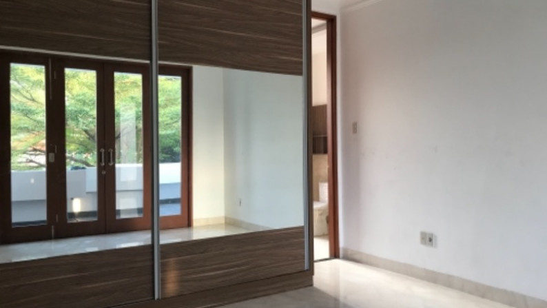 Rumah Semi Furnished di Pondok Indah, Jakarta Selatan