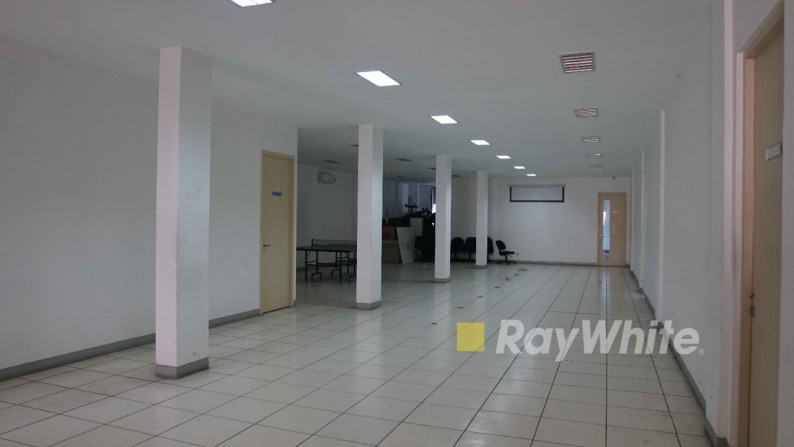 BEST DEAL Disewakan Gedung Eks Bank di Fatmawati