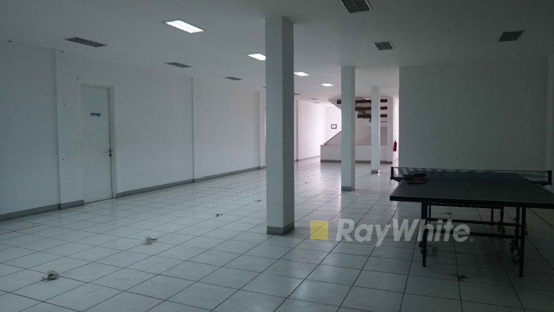 BEST DEAL Disewakan Gedung Eks Bank di Fatmawati