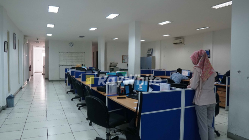 BEST DEAL Disewakan Gedung Eks Bank di Fatmawati