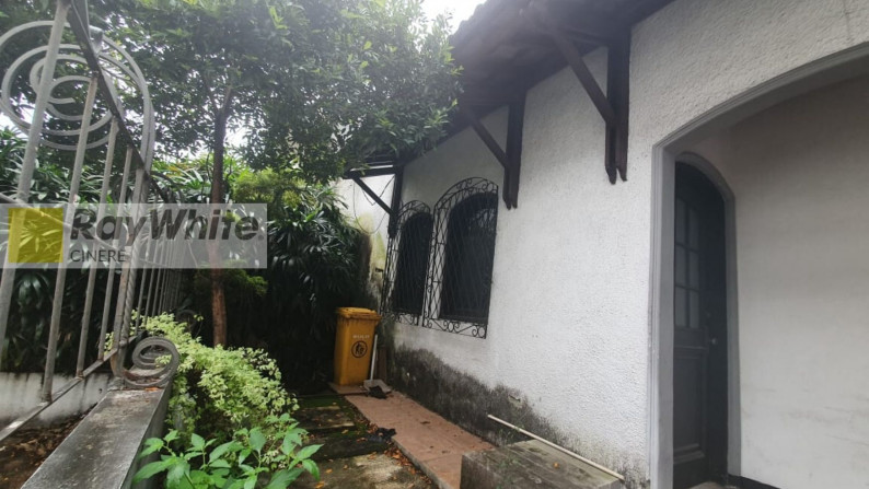 Rumah Hitung Tanah di Kawasan Elite Pondok Indah