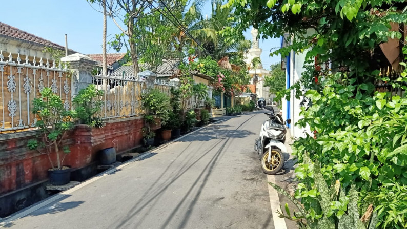 Dijual Tanah dengan Kos2an dekat Masjid di Jatiwaringin