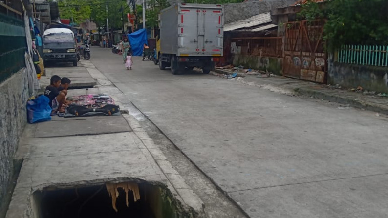 Rumah Tua 1,5 Lantai masih layak huni di Kramat Jakarta Pusat