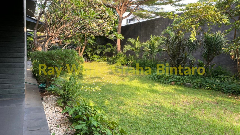 FOR SALE :  A luxury house with modern design style in Villa Artha Gading