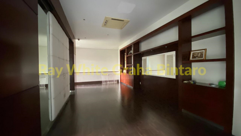 FOR SALE :  A luxury house with modern design style in Villa Artha Gading