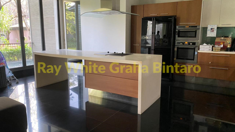 FOR SALE :  A luxury house with modern design style in Villa Artha Gading