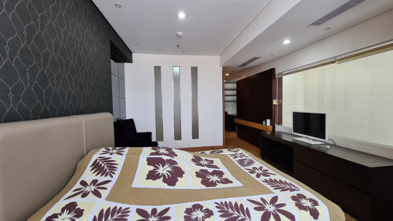 Apartemen  Full Furnish The Summit Twr Everest, Luas 123m2