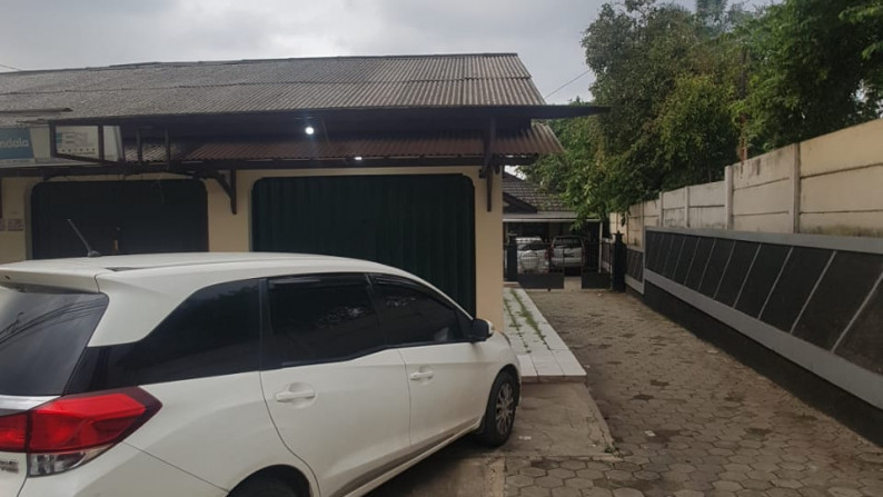 Rumah Dengan Kios, Lokasi Pinggir Jalan Raya @Pondok Aren