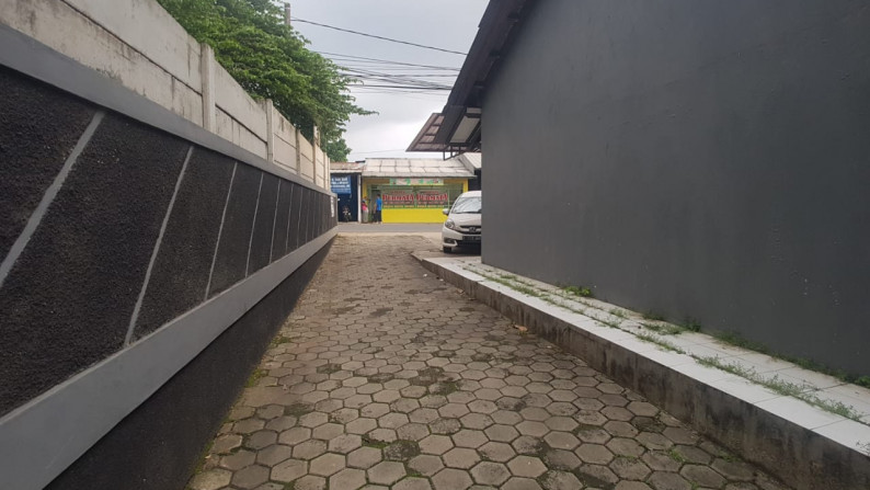 Rumah Dengan Kios, Lokasi Pinggir Jalan Raya @Pondok Aren