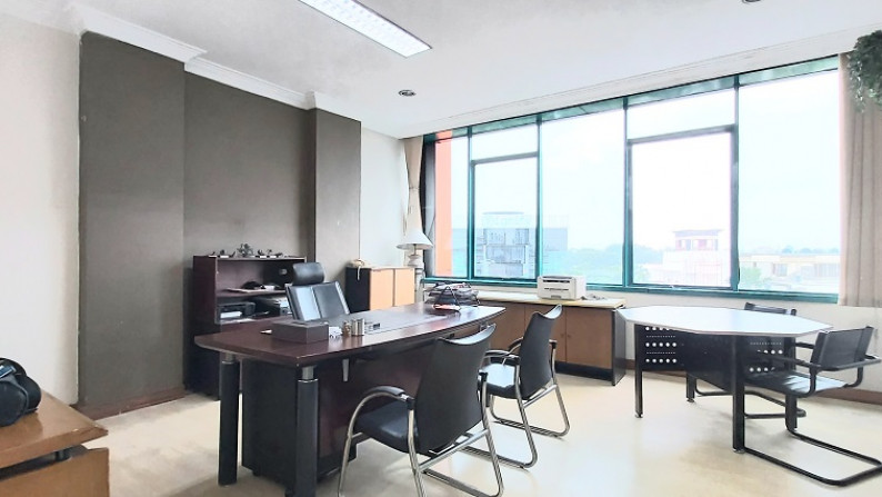 Office Space Di Pejeten, Jakarta Selatan, Lokasi dekat dengan akses tol JORR, Semi Furnished