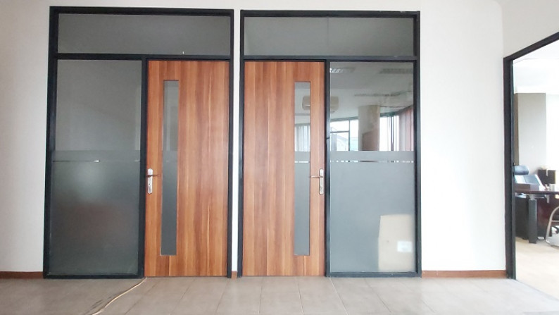 Office Space Di Pejeten, Jakarta Selatan, Lokasi dekat dengan akses tol JORR, Semi Furnished