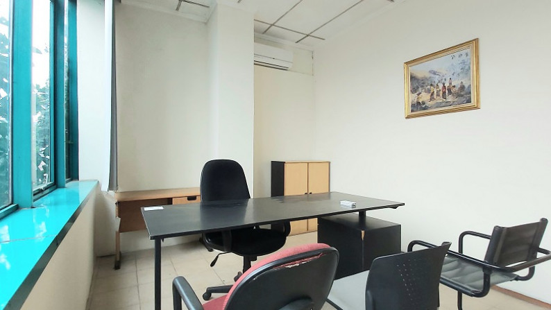 Office Space Di Pejeten, Jakarta Selatan, Lokasi dekat dengan akses tol JORR, Semi Furnished