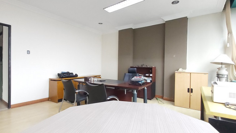 Office Space Di Pejeten, Jakarta Selatan, Lokasi dekat dengan akses tol JORR, Semi Furnished