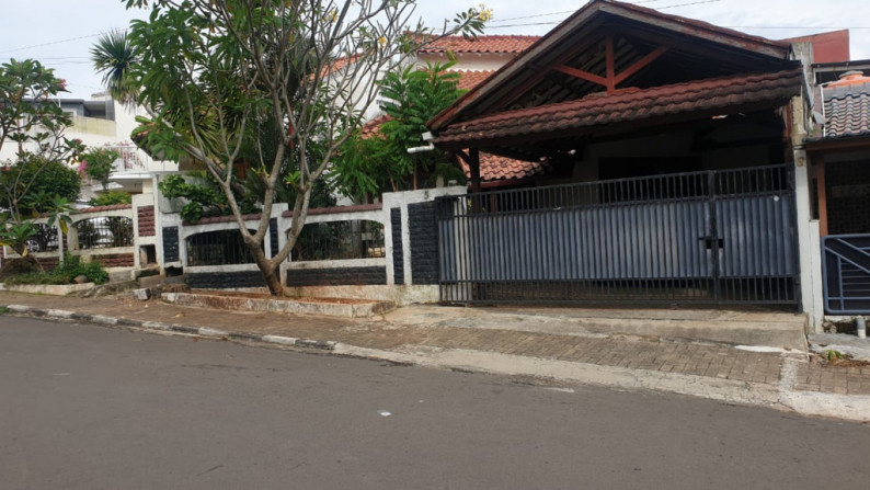 Dijual Rumah Di Cinere, Taman Luas