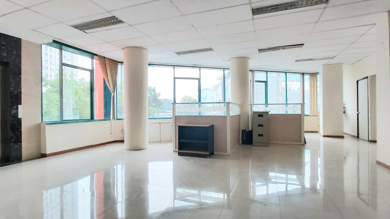 Office Space Di Warung Buncit, Jakarta Selatan, Lokasi dekat dengan akses tol JORR, Semi Furnished