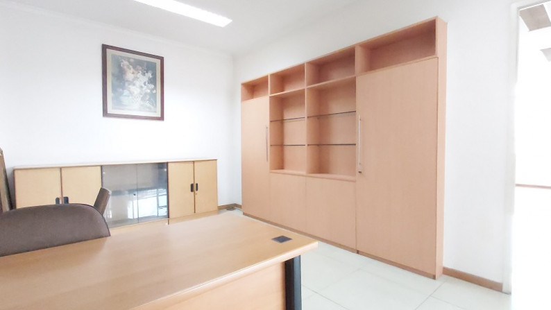 Office Space Di Warung Buncit, Jakarta Selatan, Lokasi dekat dengan akses tol JORR, Semi Furnished