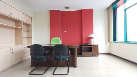 Office Space Di Warung Buncit, Jakarta Selatan, Lokasi dekat dengan akses tol JORR, Semi Furnished