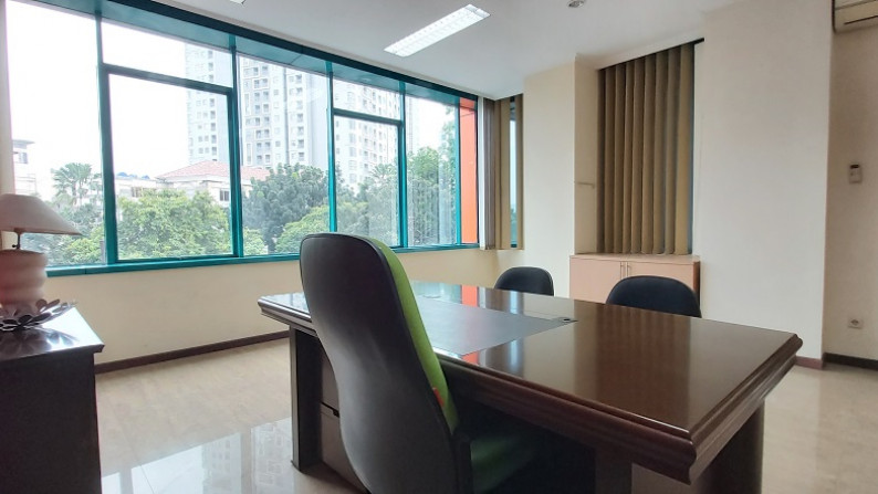 Office Space Di Warung Buncit, Jakarta Selatan, Lokasi dekat dengan akses tol JORR, Semi Furnished