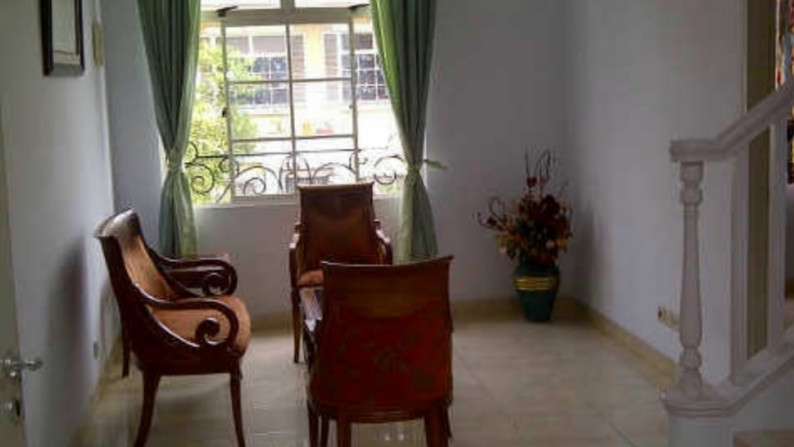 Disewa Townhouse Taman Paris 2 - Lippo Karawaci Tangerang