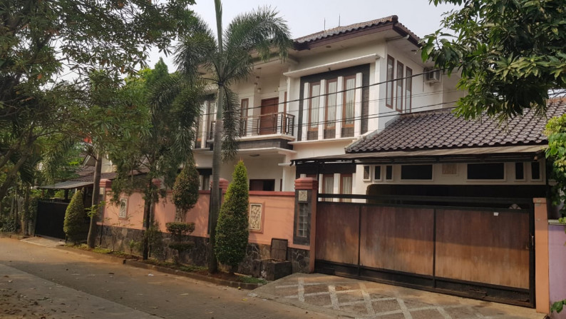 Di Jual Rumah di Lingkungan Elit sangat dekat dengan KRL Sudimara dan sektor 9 Bintaro.