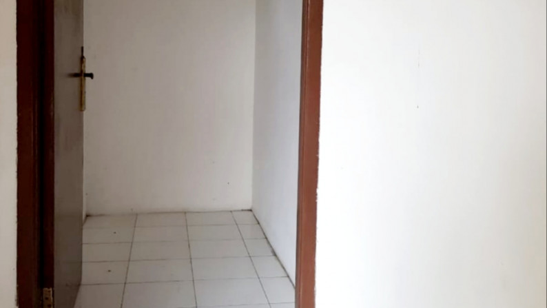 Jual Cepat!!! Rumah Lama Hitung Tanah di Jakarta Pusat Luas 187m Turun Harga 3,8M jadi 2,5M, MURAH!!!