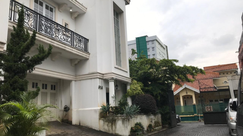 Dijual Rumah Modern Classic Daerah Cipete Siap Huni