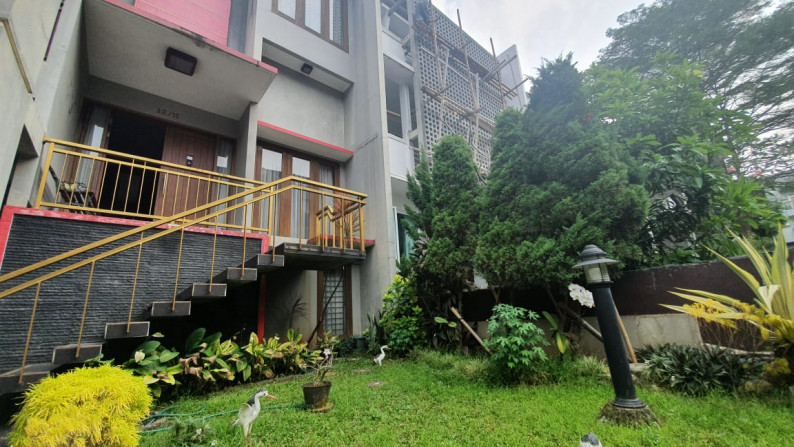 Dijual Rumah Modern dengan Split Level Concept Daerah Lebak Bulus