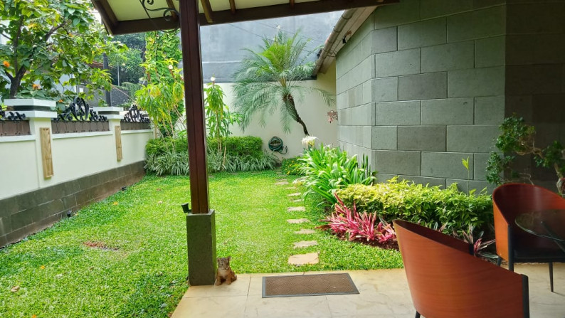 Rumah Lengkap Kolam Renang di Puri Cinere