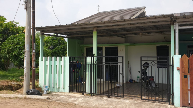 Dijual atau over  kredit  rumah  murah  di  Casa Gardenia dekat 