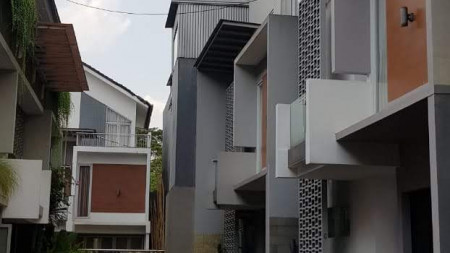 Sewa Rumah Town House semi furnish dekat Area Kemang/ Antasari / Cilandak