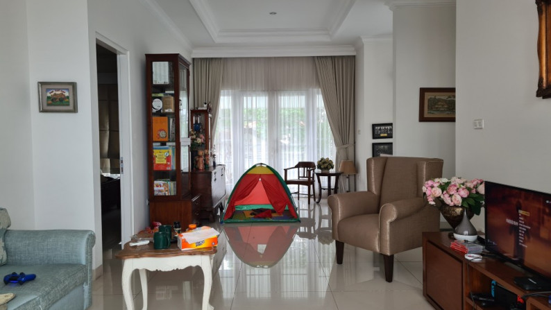 Rumah 2 Lantai, Taman Depan Belakang, Jl Tebet Barat Dalam, Luas 181/209m2