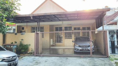 Dijual rumah strategis, tengah kota, akses mudah, murah siap huni, di Sektor 1 B, Gading Serpong Tangerang Banten