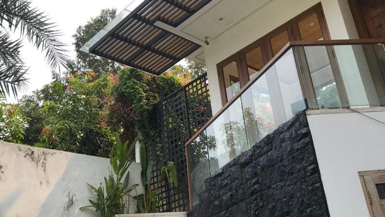 RUMAH MODERN TROPICAL CONCEPT LOKASI PONDOK INDAH