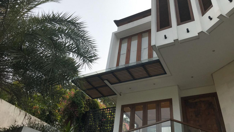 RUMAH MODERN TROPICAL CONCEPT LOKASI PONDOK INDAH