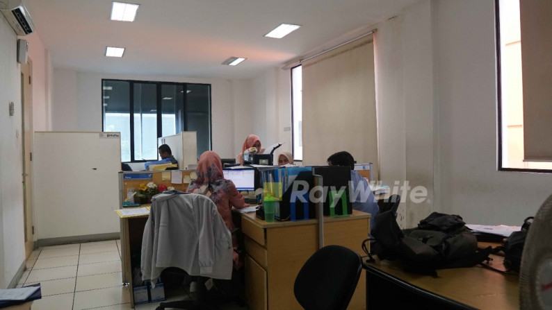 BEST DEAL Disewakan Gedung Eks Bank di Fatmawati