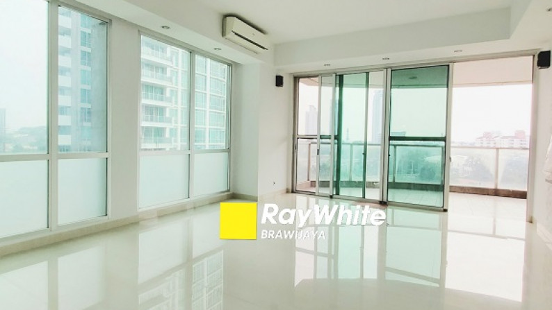 Apartemen di Kemang Village, Tower Tiffany, Siap Huni, Private Lift, Semi Furnished, 4 Bedrooms