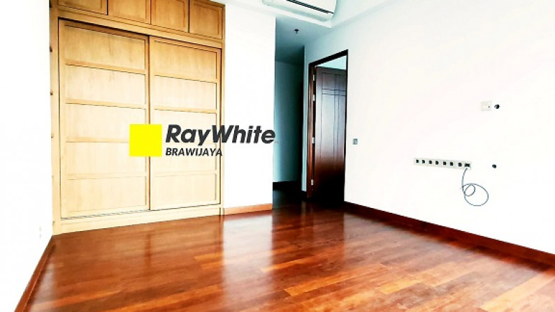 Apartemen di Kemang Village, Tower Tiffany, Siap Huni, Private Lift, Semi Furnished, 4 Bedrooms