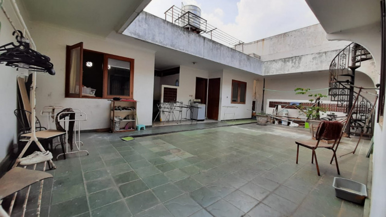 Rumah Cantik Lengkap Kolam Renang di Veteran, Bintaro