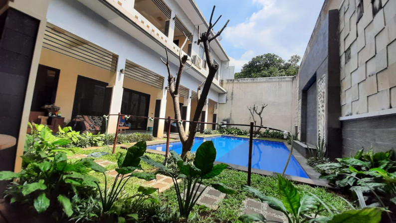 Rumah Cantik Lengkap Kolam Renang di Veteran, Bintaro