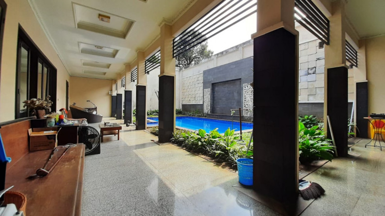 Rumah Cantik Lengkap Kolam Renang di Veteran, Bintaro