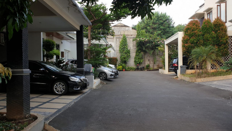 Sewa Rumah Kebayoran Town House, 5 menit ke Gandaria City