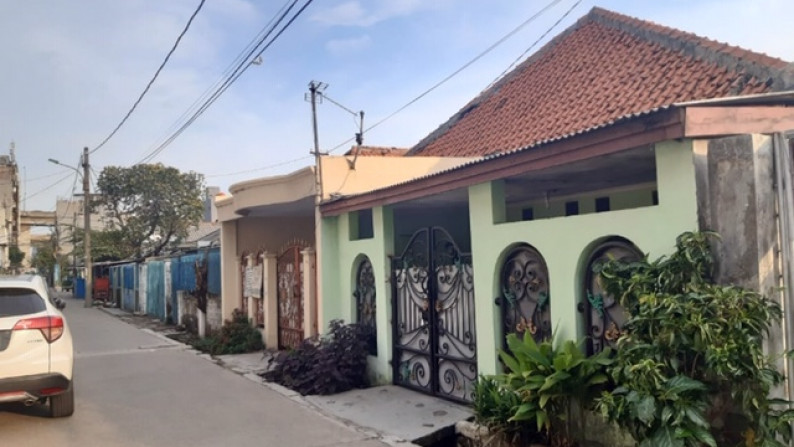 Rumah Jl Enggano, Zona Perkantoran, Luas 240m2