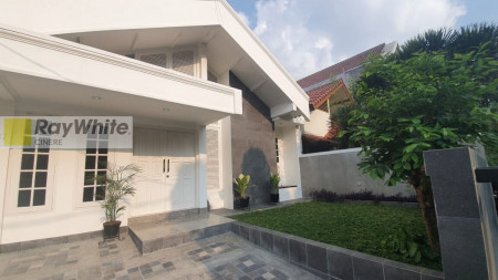 Rumah elegant baru renovasi di Pondok Indah