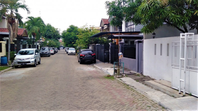 DIJUAL RUMAH MEWAH DI KOMPLEK DAAN MOGOT BARU