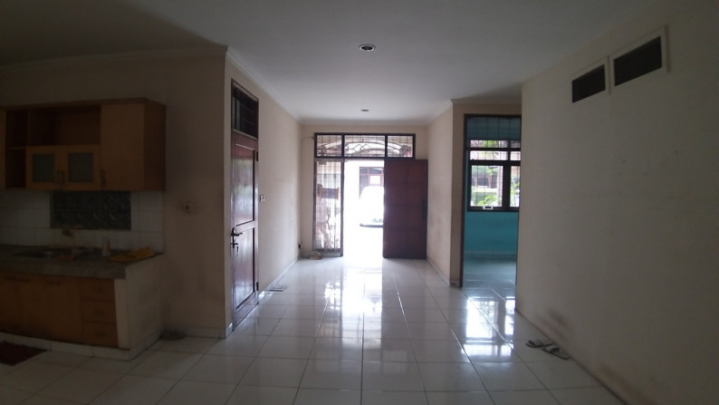 Rumah 2 lantai di Taman Sakura Soekarno Hatta