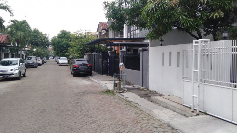 Rumah Bagus dan Megah di jual di Kintamani, Daan Mogot Baru *0021-CHR*