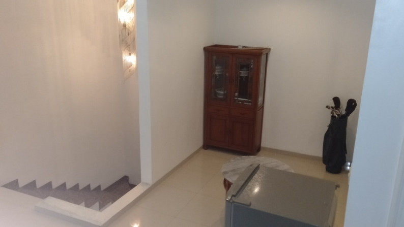 Rumah Bagus dan Megah di jual di Kintamani, Daan Mogot Baru *0021-CHR*