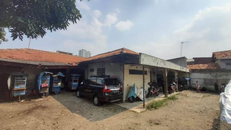 Rumah Lama Hitung Tanah di Palmerah Jakarta Selatan..