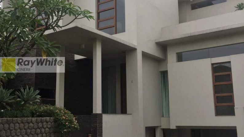 Rumah dalam town house di Kemang